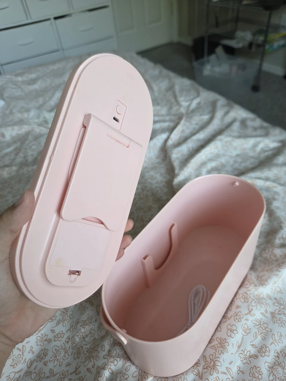 Portable Oval Lighted Makeup Mirror in Soft Pink